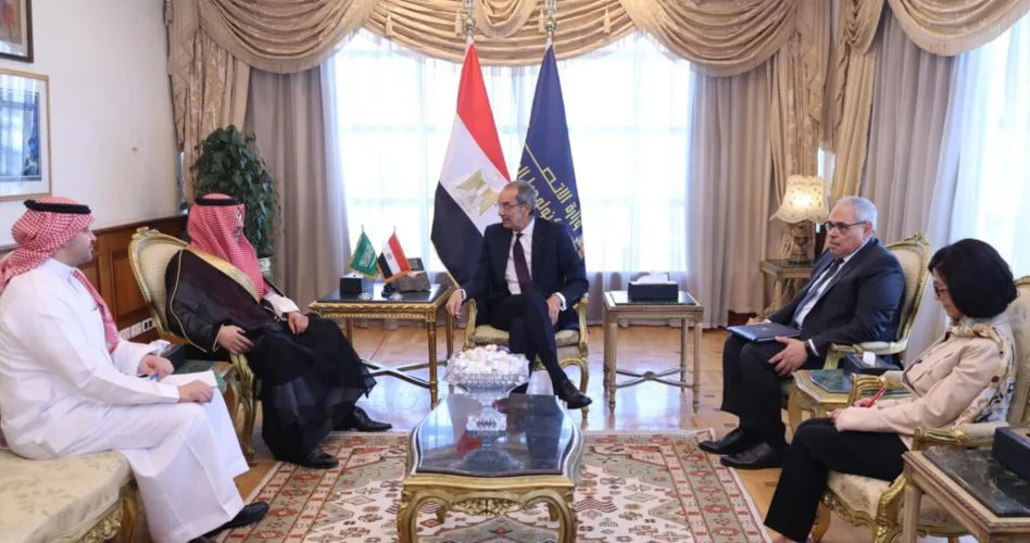 وزير الاتصالات يستعرض مع السفير السعودي بالقاهرة فرص جديدة للتعاون بين مصر والسعودية وزير الاتصالات يستعرض مع السفير السعودي بالقاهرة فرص جديدة للتعاون بين مصر والسعودية