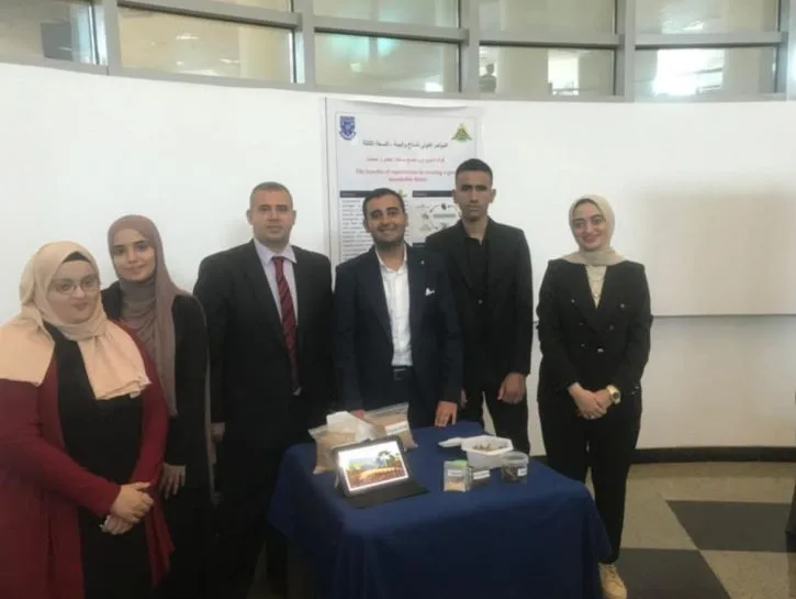 من اليرقات إلى الكيتوزان: مشاريع طلابية في جامعة بنها تلامس آمال المناخ في مؤتمر دولي من اليرقات إلى الكيتوزان: مشاريع طلابية في جامعة بنها تلامس آمال المناخ في مؤتمر دولي