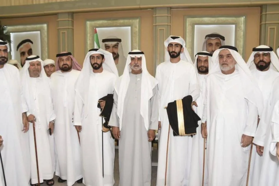 نهيان بن مبارك يشارك في احتفالات عائلة الشامسي في العين نهيان بن مبارك يشارك في احتفالات عائلة الشامسي في العين