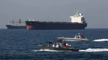 نواب إيرانيون يهددون بإغلاق مضيق هرمز في حال حدوث تدخل عسكري أمريكي