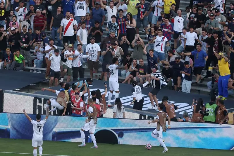 نوتنجهام فورست يعزز هجومه ودفاعه بلاعبين من كأس العالم للأندية. نوتنجهام فورست يعزز هجومه ودفاعه بلاعبين من كأس العالم للأندية.