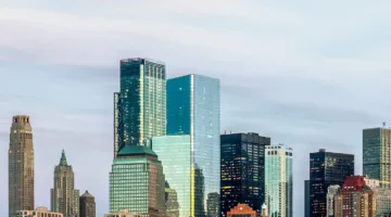 نيويورك ولندن وباريس: عوامل التميز وتهديدات التراجع