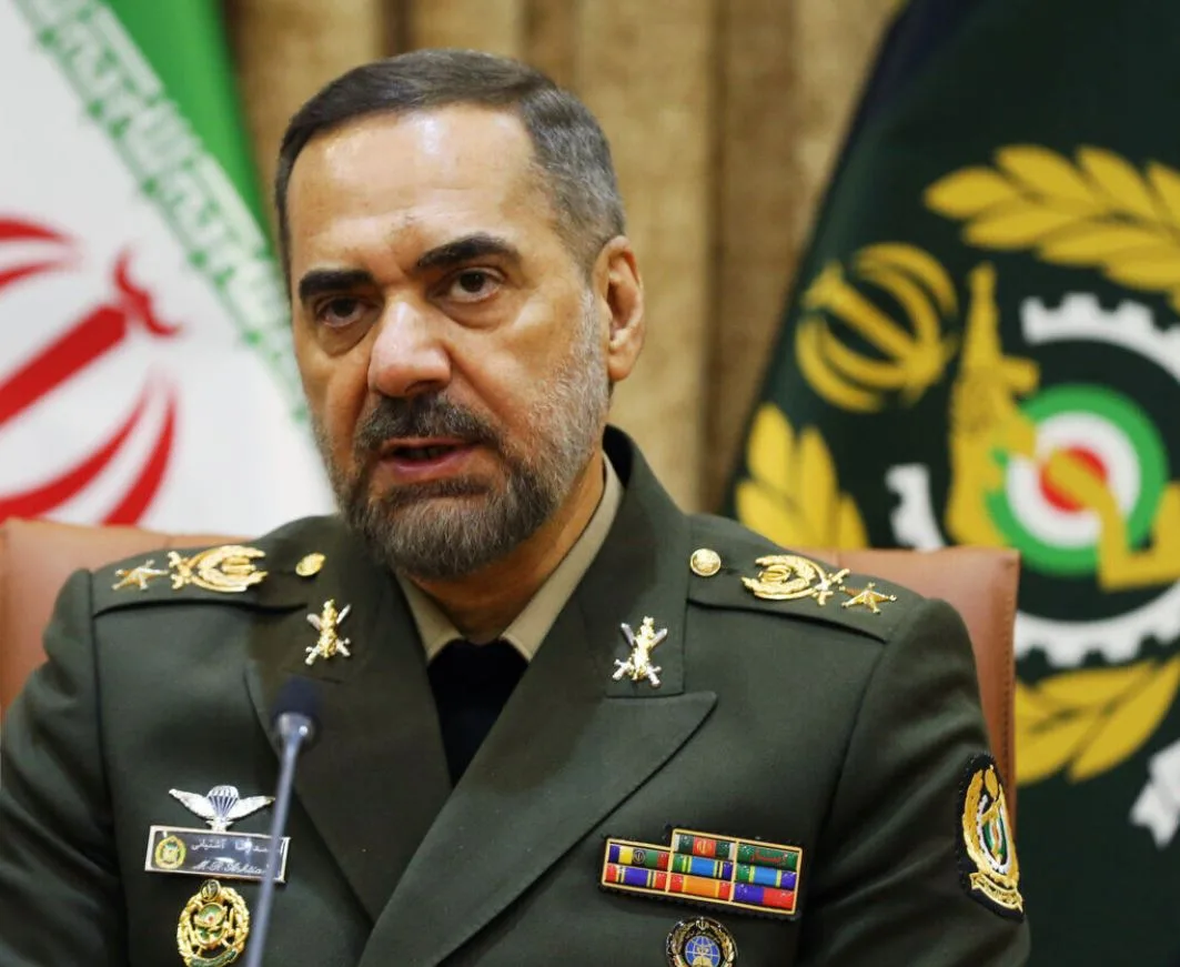 وزير الدفاع الإيراني يهدد باستجابة قوية ومؤلمة للاعتداء الإسرائيلي وزير الدفاع الإيراني يهدد باستجابة قوية ومؤلمة للاعتداء الإسرائيلي