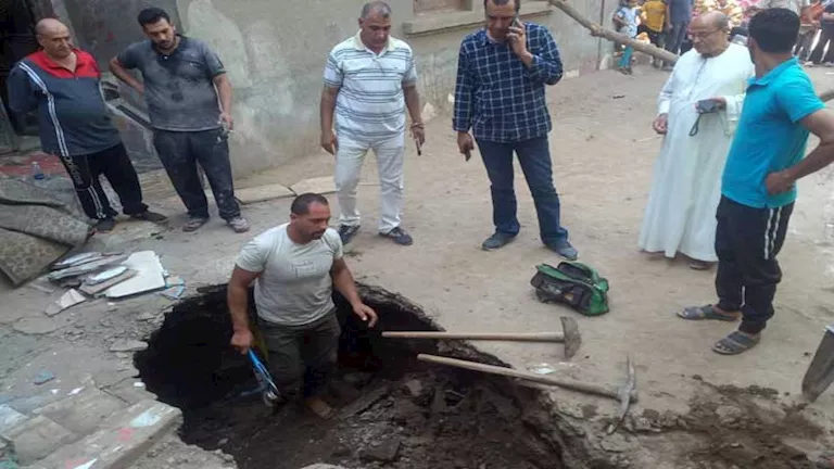 هبوط أرضي غير متوقع في قرية زوير بالمنوفية (صور)