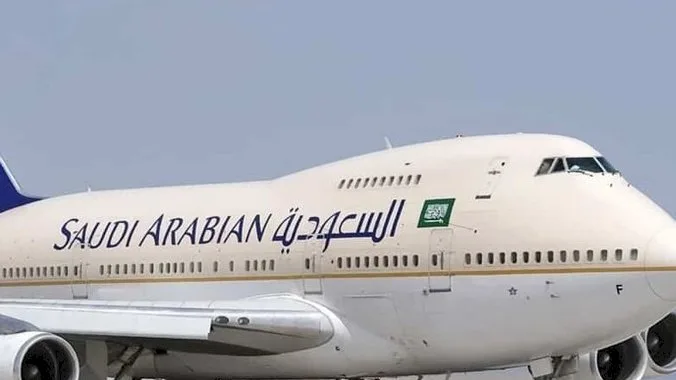 هبوط طارئ في القاهرة.. وفاة قائد طائرة سعودية خلال رحلة من جدة إلى لندن هبوط طارئ في القاهرة.. وفاة قائد طائرة سعودية خلال رحلة من جدة إلى لندن