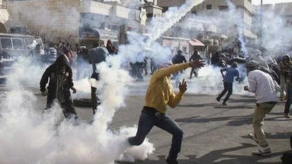 هجمات عنيفة من المستوطنين الإسرائيليين ضد المدنيين الفلسطينيين في الضفة الغربية.. فيديو هجمات عنيفة من المستوطنين الإسرائيليين ضد المدنيين الفلسطينيين في الضفة الغربية.. فيديو