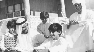 هزاع بن زايد: في يوم الأب، نتذكر بفخر وإجلال إرث زايد العظيم.