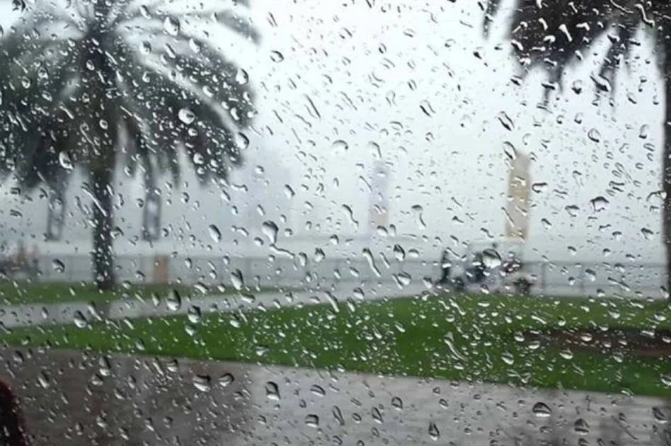 هطول الأمطار يزين الإمارات في اليوم الثاني من عيد الأضحى