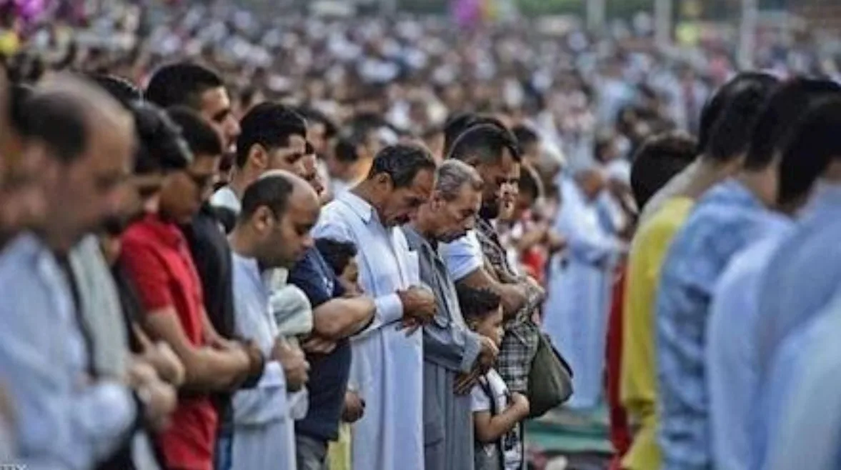 هل تعتبر صلاة العيد كافية بدلاً من صلاة الجمعة إذا تزامنتا في يوم واحد؟ هل تعتبر صلاة العيد كافية بدلاً من صلاة الجمعة إذا تزامنتا في يوم واحد؟