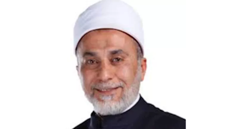 هل زيارة المريض فرض أم سنّة؟.. عالم من الأزهر يوضح الأمر