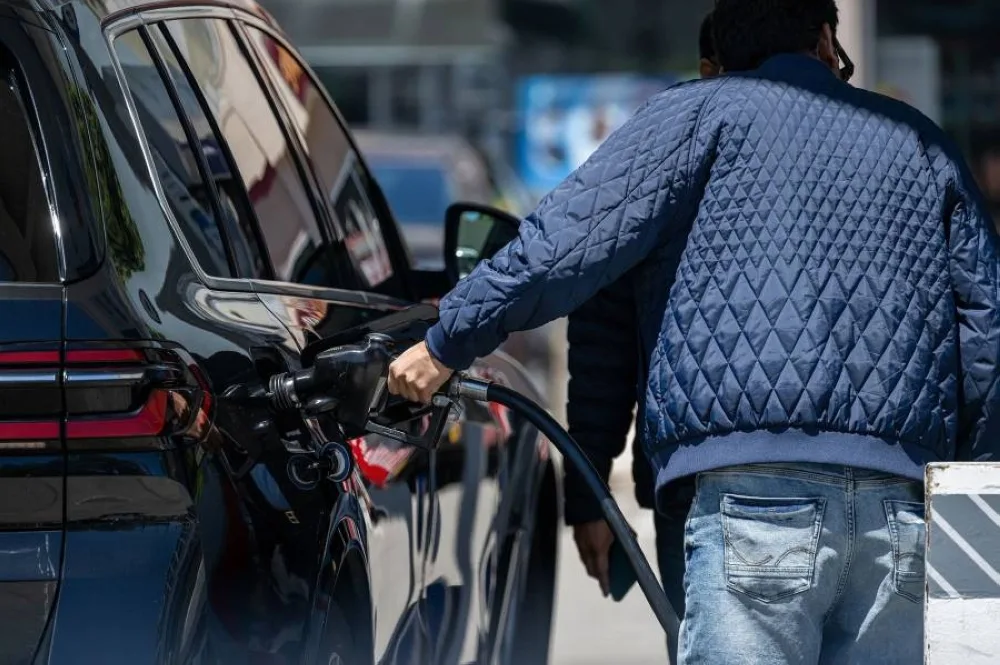 هل ستنجو أمريكا من تأثير الرسوم وأسعار النفط؟