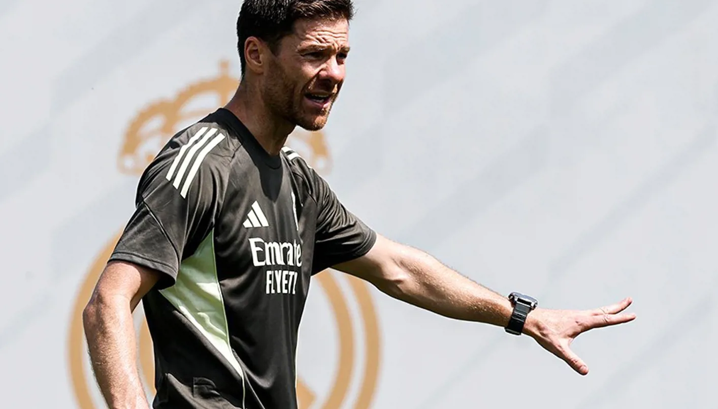 هل يأخذ ألونسو إلهامًا من فلسفة هانسي فليك في ريال مدريد؟ هل يأخذ ألونسو إلهامًا من فلسفة هانسي فليك في ريال مدريد؟