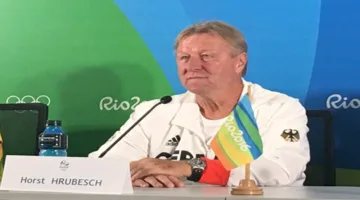 هورست هروبيش يغادر نادي هامبورغ الألماني لكرة القدم