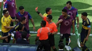 هيريرا يسبب متاعب لبوكا جونيورز بعد محاولته الاعتداء على الحكم خلال مباراة بنفيكا
