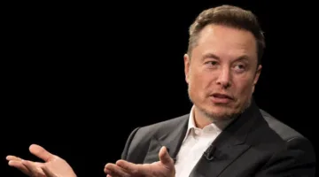 والد إيلون ماسك يروي ما حدث لابنه نتيجة لترامب