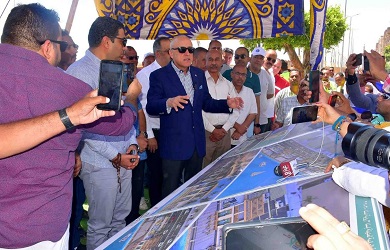 محافظ الأقصر: تخصيص أراضٍ للمزارعين الصغار واستثمارات سياحية جديدة لتعزيز الاقتصاد المحلي محافظ الأقصر: تخصيص أراضٍ للمزارعين الصغار واستثمارات سياحية جديدة لتعزيز الاقتصاد المحلي