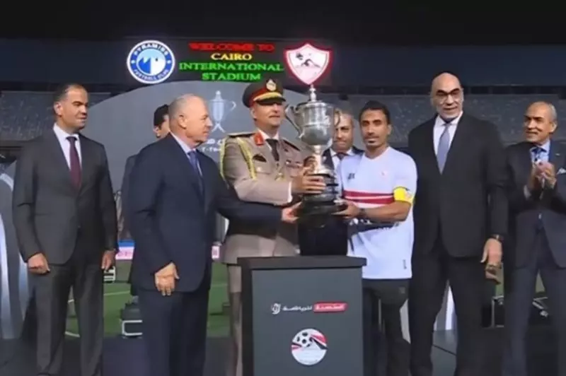وداع مؤثر بعد فوز الزمالك: شيكابالا ينقل كأس مصر لعبد الشافي وداع مؤثر بعد فوز الزمالك: شيكابالا ينقل كأس مصر لعبد الشافي