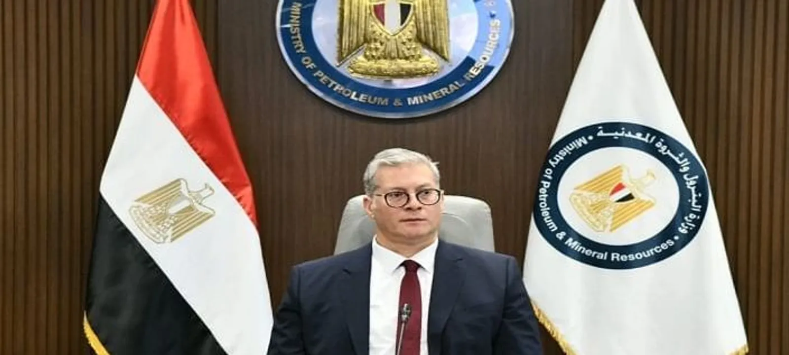 وزارة البترول تشرح تفاصيل حادث سقوط حفار قديم في خليج السويس وزارة البترول تشرح تفاصيل حادث سقوط حفار قديم في خليج السويس