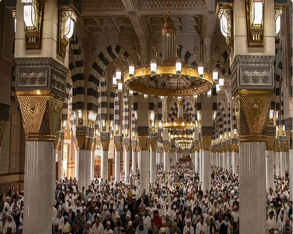 وزارة الحج تؤكد على أهمية الالتزام بآداب زيارة المسجد النبوي وزارة الحج تؤكد على أهمية الالتزام بآداب زيارة المسجد النبوي