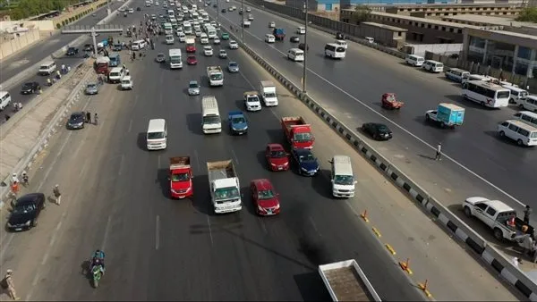 «وزارة النقل» تدعو السائقين إلى تجنب استخدام المسار المخصص للأتوبيس الترددي لحماية الأرواح والمركبات. «وزارة النقل» تدعو السائقين إلى تجنب استخدام المسار المخصص للأتوبيس الترددي لحماية الأرواح والمركبات.