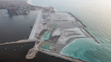 وزارة النقل تُصدر أحدث صور جوية لمشروع محطة تحيا مصر 2 المتعددة الاستخدامات في ميناء الدخيلة