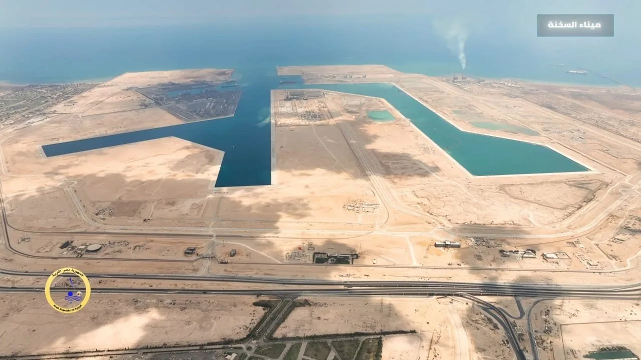 وزارة النقل تُعلن عن أحدث لقطات جوية لمشروع استكمال وتطوير ميناء السخنة وزارة النقل تُعلن عن أحدث لقطات جوية لمشروع استكمال وتطوير ميناء السخنة