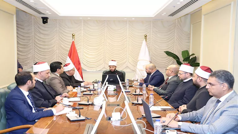 وزير الأوقاف يلتقي بمديري المديريات الإقليمية لمراقبة تقدم العمل وزير الأوقاف يلتقي بمديري المديريات الإقليمية لمراقبة تقدم العمل