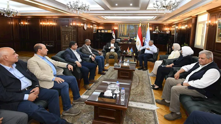 وزير الإسكان ومحافظ الإسكندرية يجتمعان لمراجعة المشاريع قيد التنفيذ.