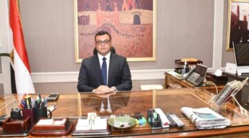 وزير الإسكان يتفقد مشروعات البنية التحتية والطرق ومشروع “ديارنا” السكني في مدينة العاشر من رمضان.
