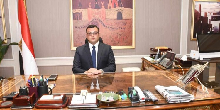 وزير الإسكان يتفقد مشروعات البنية التحتية والطرق ومشروع “ديارنا” السكني في مدينة العاشر من رمضان. وزير الإسكان يتفقد مشروعات البنية التحتية والطرق ومشروع “ديارنا” السكني في مدينة العاشر من رمضان.