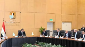 وزير الإسكان يراقب التقدم في مشروع منطقة الأعمال الرئيسية بالعاصمة الإدارية.