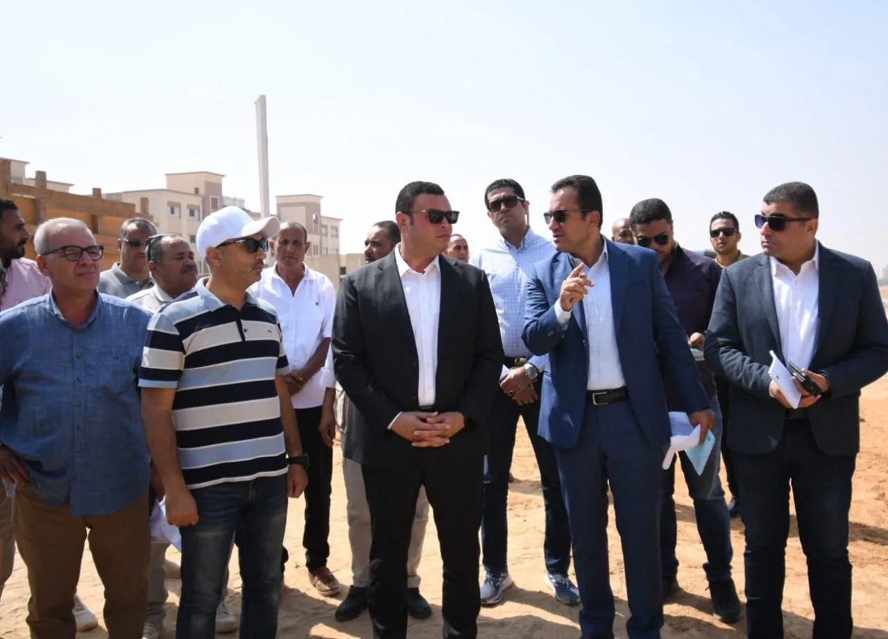 وزير الإسكان يزور مشاريع الطرق ومجمع ديارنا في مدينة العاشر من رمضان وزير الإسكان يزور مشاريع الطرق ومجمع ديارنا في مدينة العاشر من رمضان