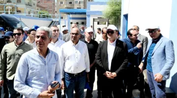 وزير الإسكان يزور مشاريع مياه الشرب في مدينة العدوة بالمنيا