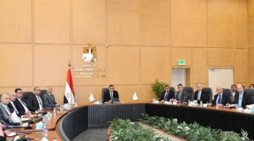 وزير الإسكان يعقد اجتماعاً لمراجعة تطورات منطقة الأعمال الرئيسية في العاصمة الإدارية الجديدة