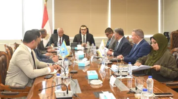 وزير الإسكان يناقش مع محافظ الوادي الجديد طرق دعم مشاريع مياه الشرب والصرف الصحي