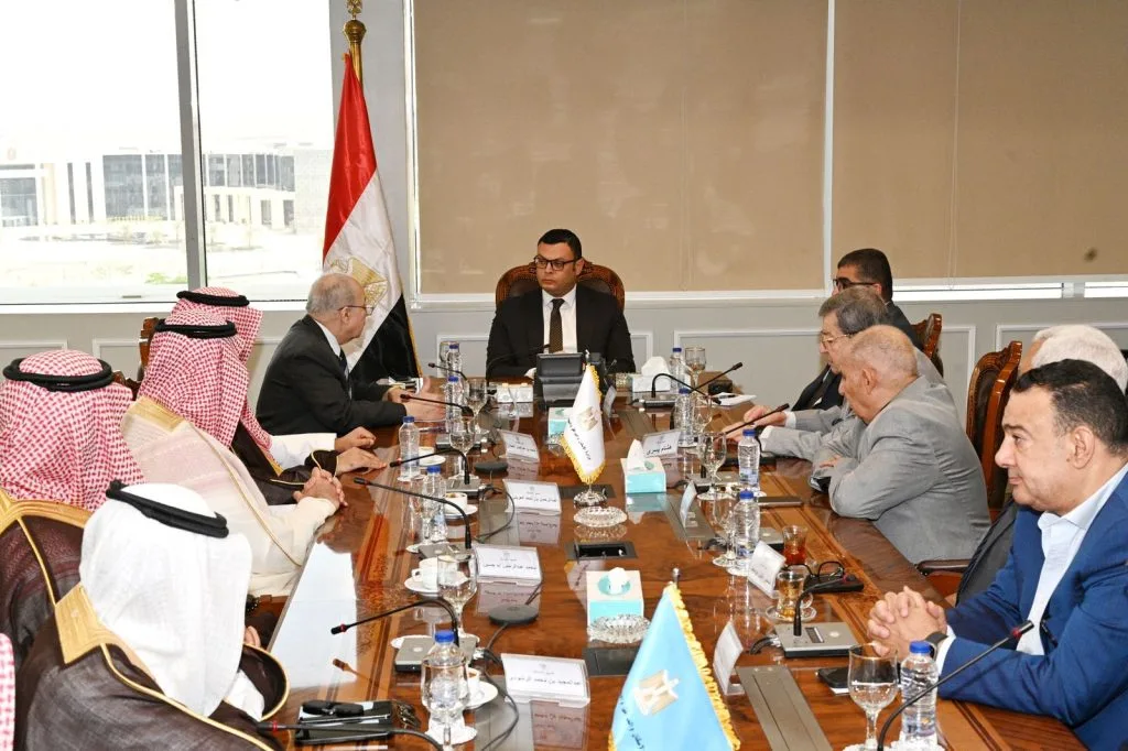 وزير الإسكان يوجه بإشراك الشركات المصرية في سوق التطوير العقاري بالسعودية وزير الإسكان يوجه بإشراك الشركات المصرية في سوق التطوير العقاري بالسعودية