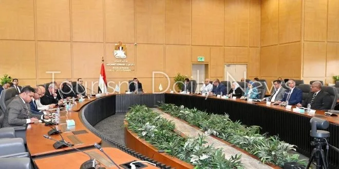 وزير الإسكان يُوصي بتعزيز كفاءة استخدام الطاقة والمياه في المدن الجديدة وزير الإسكان يُوصي بتعزيز كفاءة استخدام الطاقة والمياه في المدن الجديدة