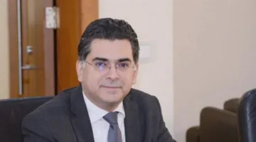 وزير الإعلام يناقش مع السفير الكندي تعزيز التعاون الإعلامي