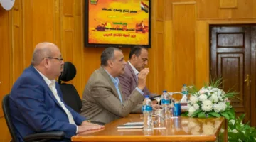 وزير الإنتاج الحربي يراقب عمليات التصنيع العسكري والمدني في مصنع إنتاج وإصلاح المدرعات