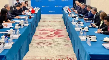 وزير الاستثمار والتجارة الخارجية يجتمع مع نظيره الصيني لاستكشاف سبل تعزيز التعاون الاقتصادي والتجاري بين البلدين.
