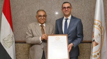 وزير الاستثمار يحصل على تجديد شهادة الآيزو لإدارة المؤسسات التدريبية