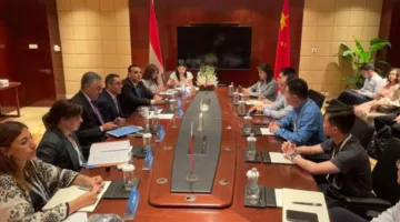 وزير الاستثمار يشارك في حلقة نقاش بالصين حول معالجة المياه والطاقة المستدامة.