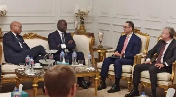 وزير الاستثمار يلتقي بمسؤولي مؤسسة التمويل الدولية لمناقشة دعم أولويات الحكومة