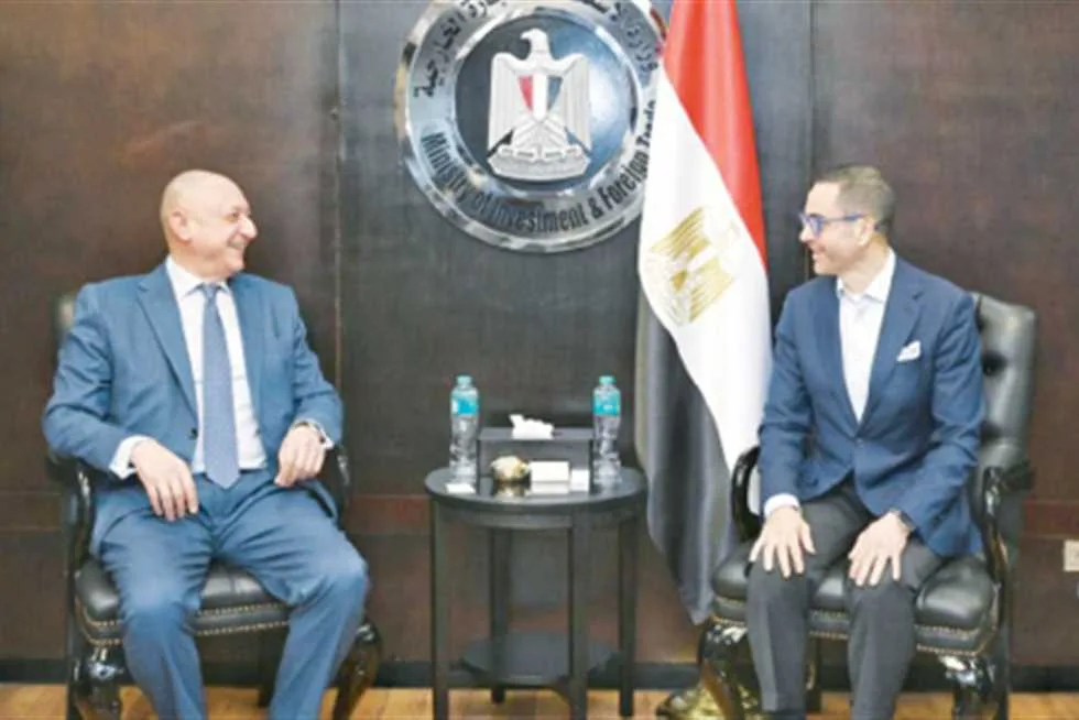 وزير الاستثمار يناقش مع مسؤولي أبل فرص الاستثمارات في مصر وزير الاستثمار يناقش مع مسؤولي أبل فرص الاستثمارات في مصر