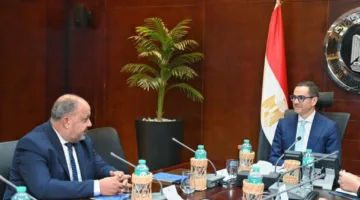 وزير الاستثمار يُصدر توجيهات بتكوين فريق متخصص لدراسة تحسين نظام القطن.