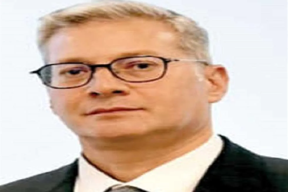 وزير البترول يُعلن عن تعيين ابن شهيد الشهامة وابن شقيقه