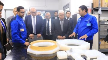 وزير التعليم العالي ومحافظ القليوبية يقومان بزيارة لمجمع الأبحاث والتطوير في مجموعة العربي