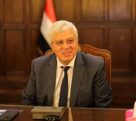 وزير التعليم العالي يعلن عن قرارات رئاسية لتعيين قيادات جديدة في الجامعات