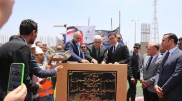 وزير التعليم العالي، محافظ القليوبية، ورئيس جامعة بنها يطلقون مجموعة من المشاريع التعليمية والصحية في الجامعة.