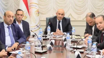 وزير التعليم يراقب امتحان اللغة العربية للثانوية من مركز العمليات